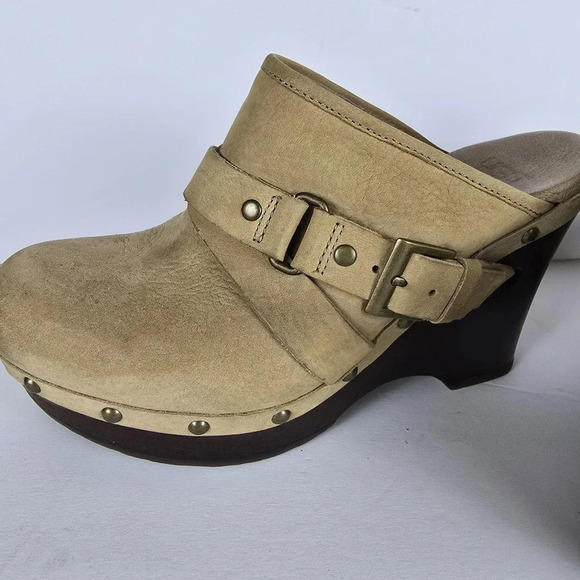 Ugg Women’s Natallie Leather Studded Platform Slip On Tan Clog Size 7 - Picture 7 of 16